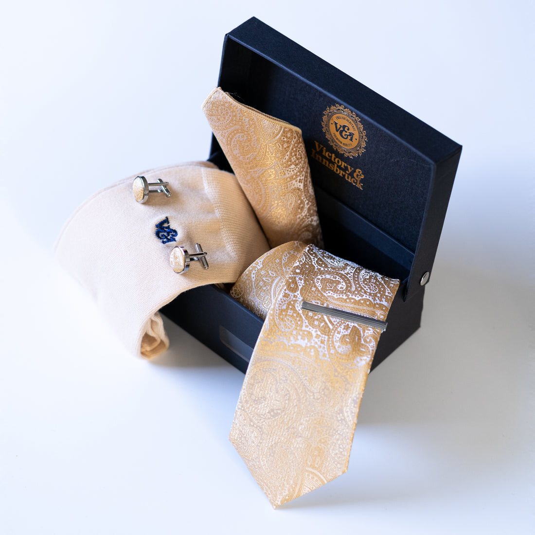 Champagne Gold Paisley: A Timeless Wedding Colour Scheme and Stylish Groomsmen Ties