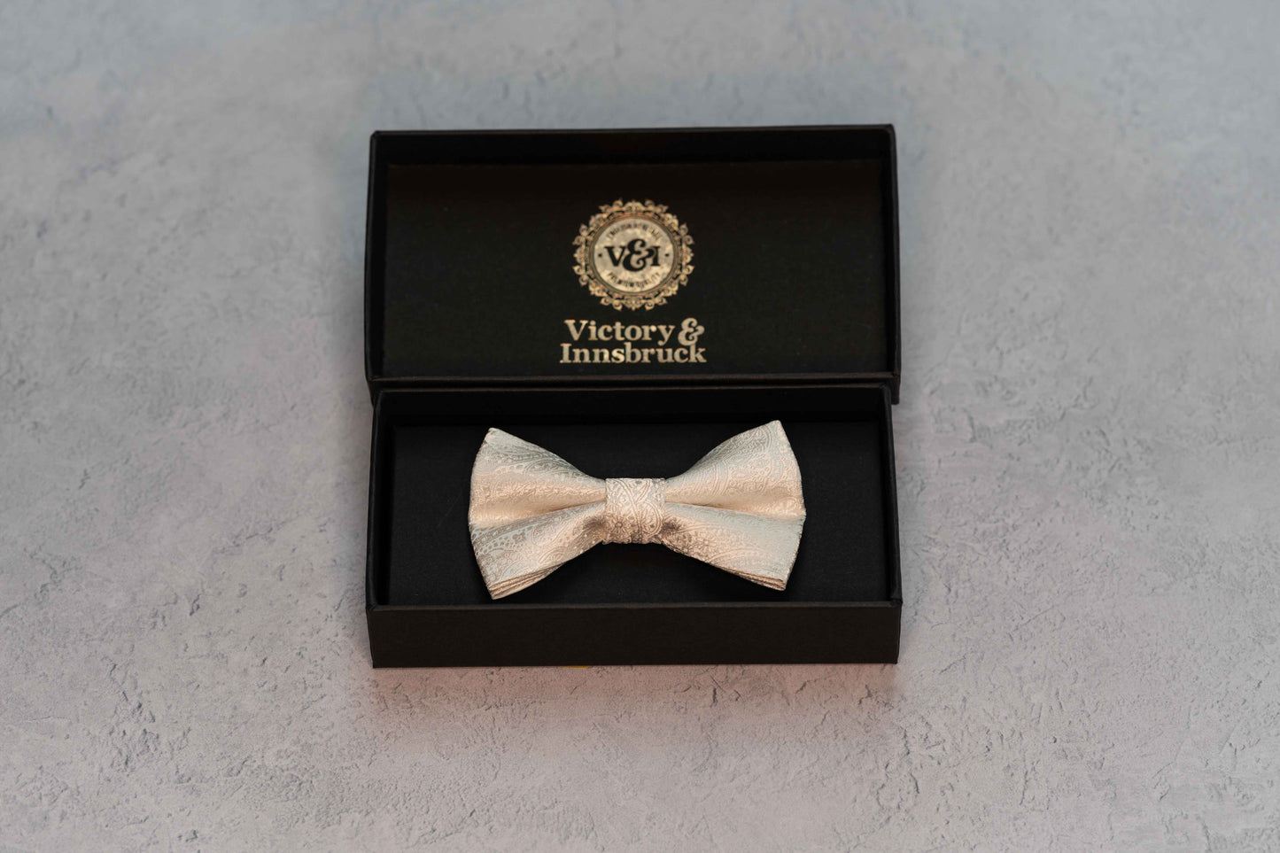 BOY'S IVORY PAISLEY BOW TIE