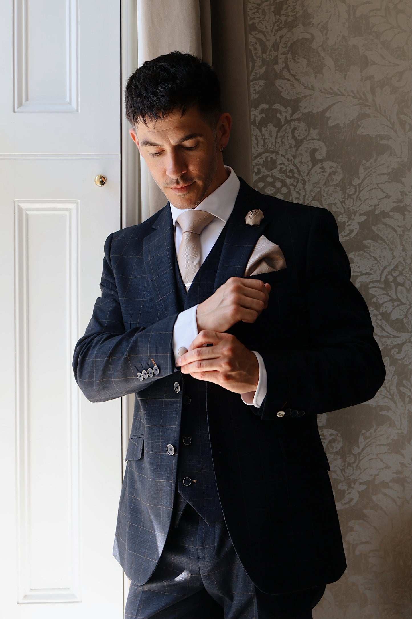 CHAMPAGNE GOLD PAISLEY TIE SET